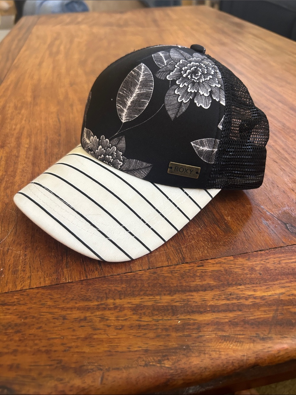 Roxy Black & White Floral Striped Trucker Hat, NWOT